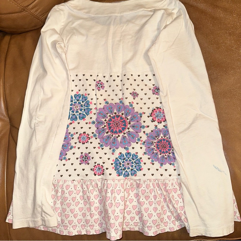 Girl’s shirt L worn but might be good for crafts due to the pattern and raffle - Picture 3 of 7